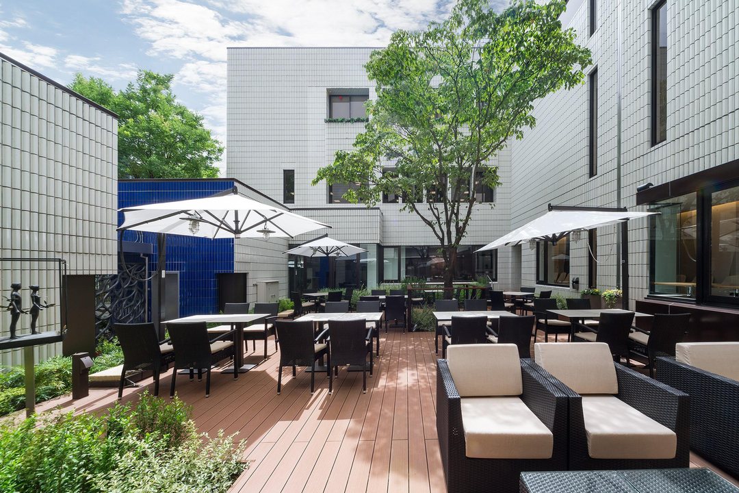 YOKU MOKU Aoyama Blue Brick Lounge 1/4