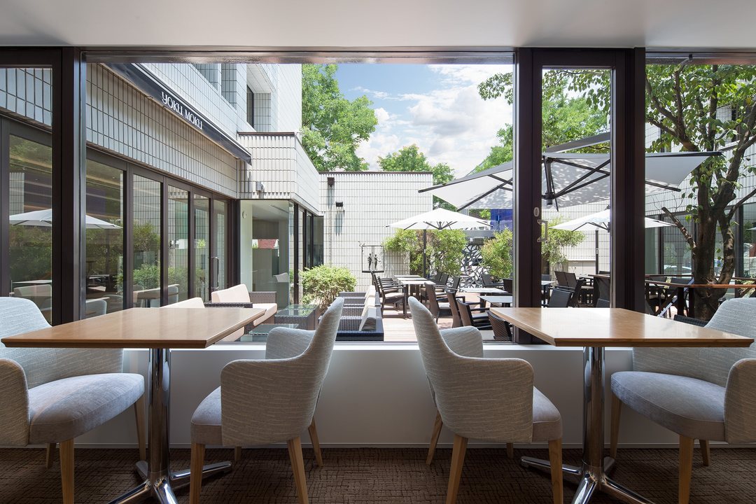 YOKU MOKU Aoyama Blue Brick Lounge 3/4